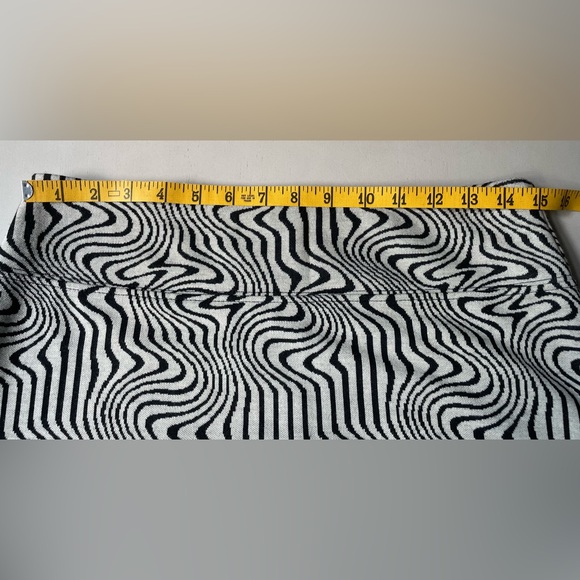 Urban Outfitters Black and White Wavy Mini‎ Pencil Skirt sz M - Picture 4 of 5